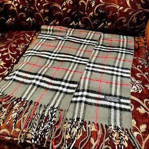 Authentic Burberry’s  Nova Check LambsWool scarf